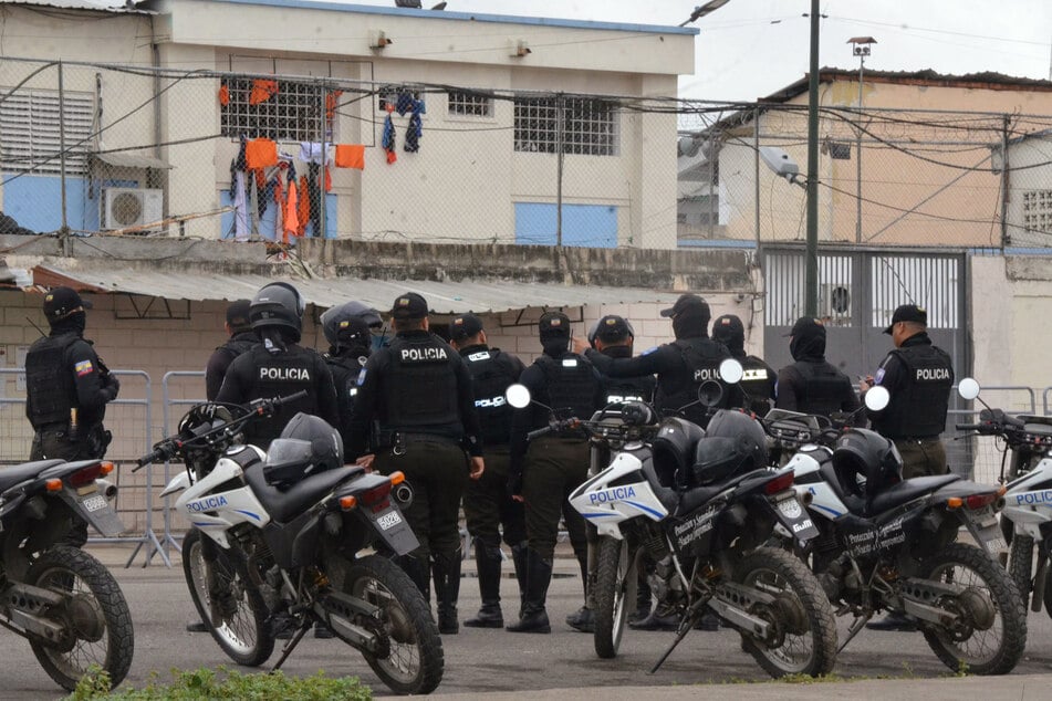 Die Einsatzkräfte der Polizei stürmten die Haftanstalt, um die Lage wieder unter Kontrolle zu bekommen. Dabei starben 27 weitere Menschen.
