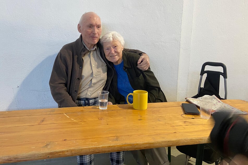 Professor Ottomar Herrlich (96) und Ehefrau Margot Herrlich (93) kamen beim letzten Mal bei ihrer Schwiegertochter unter. Diesmal war sie aber im Urlaub. Professor Herrlich musste die Bombardierung von Dresden (13. Februar 1945) miterleben.