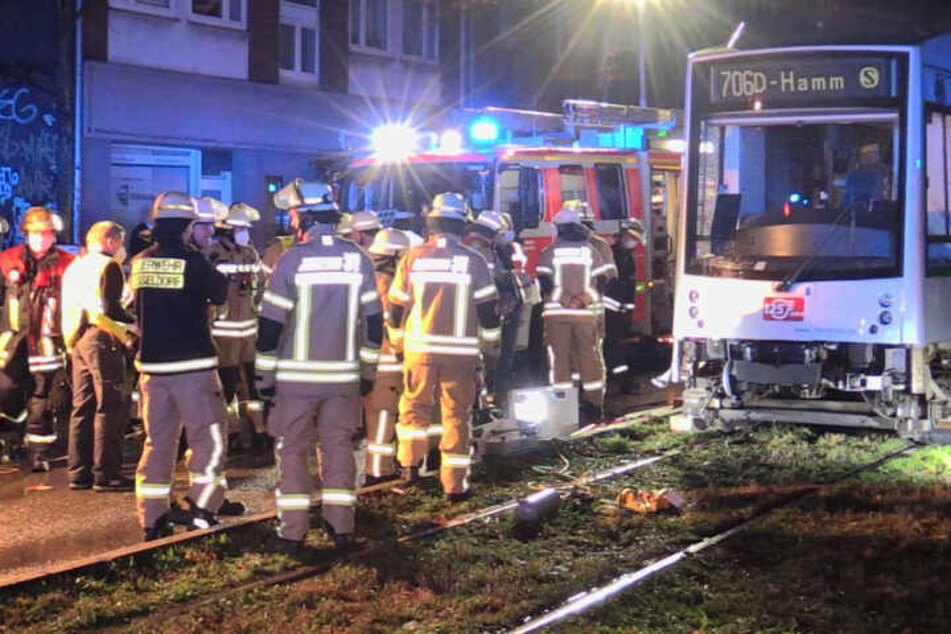 Nach schwerem Straßenbahn-Unfall in Düsseldorf: Mann verstirbt in Klinik