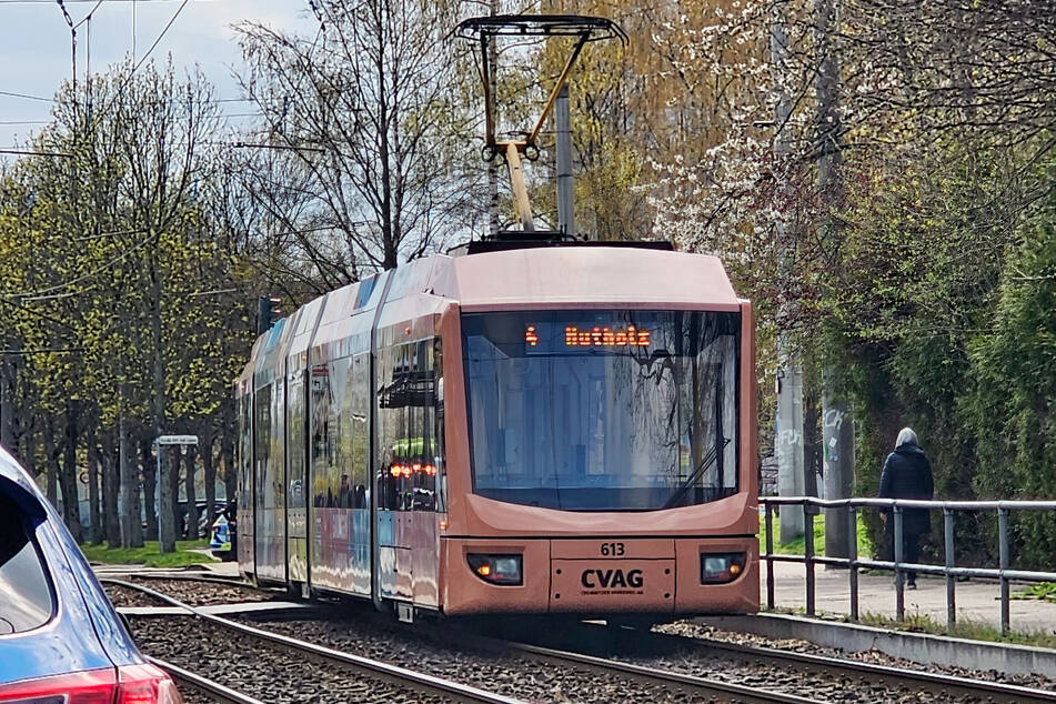 Eine Frau (84) wurde am Mittwoch von dieser Straßenbahn erfasst.