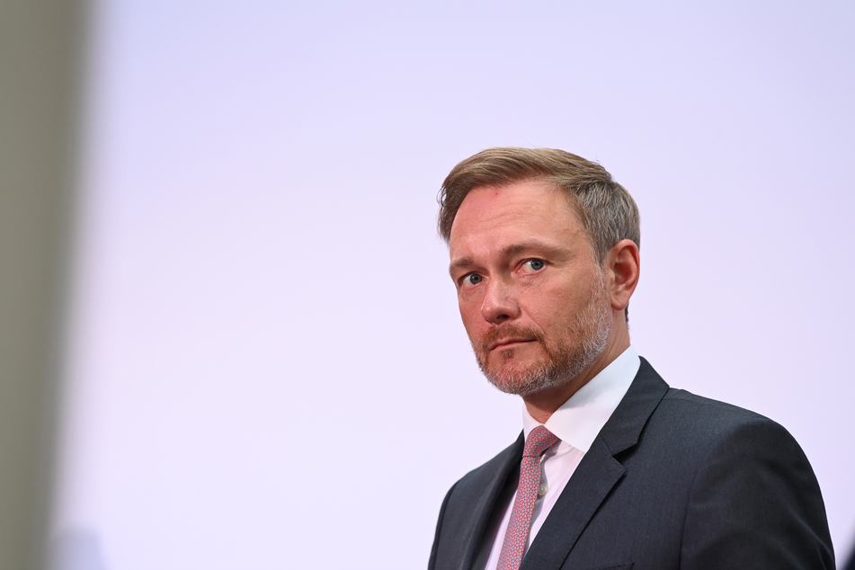 Die FDP will laut Christian Lindner (42) nach der Bundestagswahl zunächst Gespräche mit den Grünen über eine mögliche Koalitionsbildung mit Union oder SPD führen.