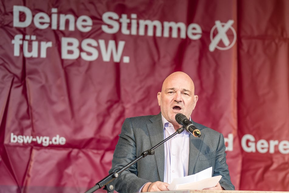 Spitzenkandidat Robert Crumbach (61) hatte mit dem Bündnis 13,5 Prozent der Stimmen erreicht und damit die CDU hinter sich gelassen.