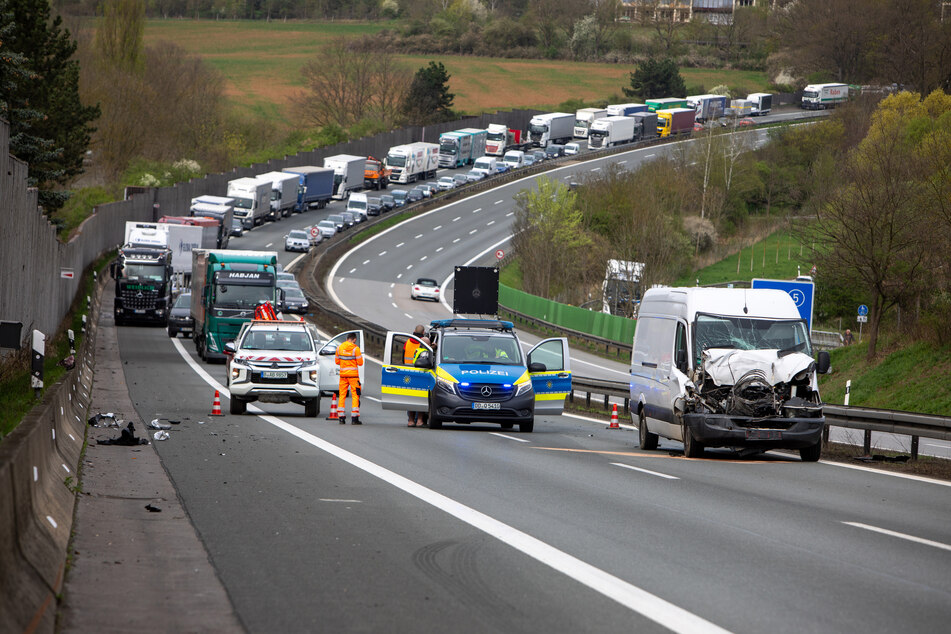 Nach einem Crash auf der A72 musste die Autobahn für etwa drei Stunden gesperrt werden.