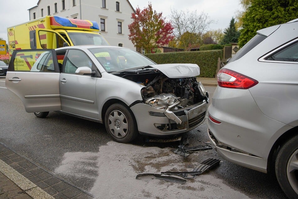 Auffahrunfall in Waldheim (Landkreis Mittelsachsen) am heutigen Dienstag: Ein VW krachte mit einem Ford zusammen.