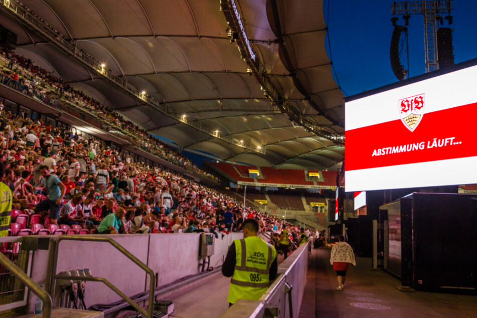 Bei der Abstimmung für die Ausgliederung der VfB-Profiabteilung zur AG soll nicht alles rechtens gewesen sein.