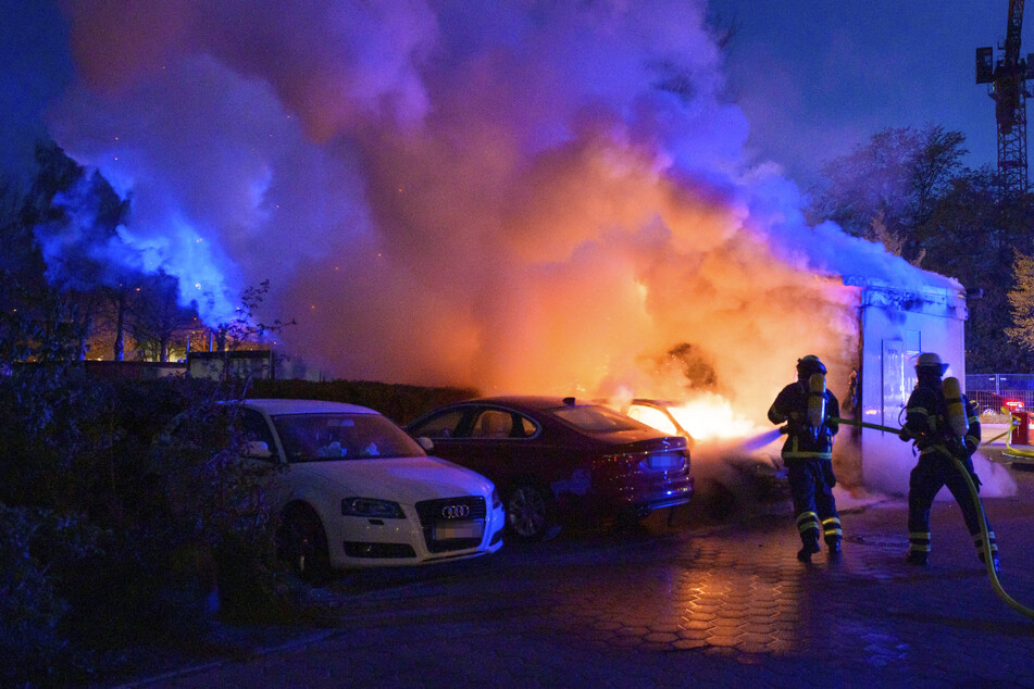 Hamburg: Brandstifter am Werk? Feuer vernichtet Kiosk und Autos