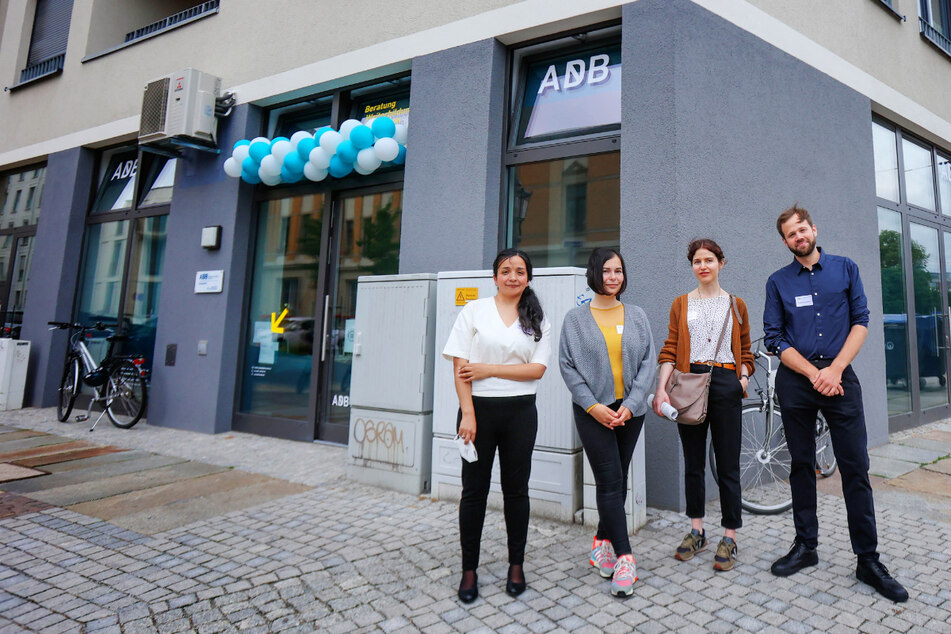 Beratungsstelle am Bahnhof Mitte: Das Team des "Antidiskriminierungsbüros Sachsen" mit Gregor Gondecki hilft jetzt in Dresden diskriminierten Menschen.