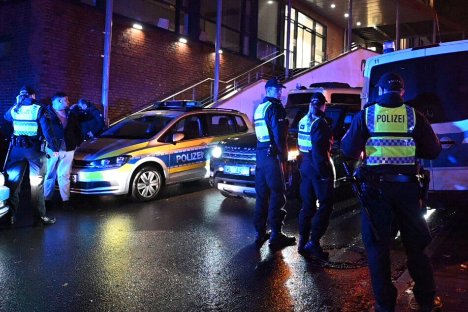 Großeinsatz: 18-Jährige entführt Baby aus Klinik in Hamburg