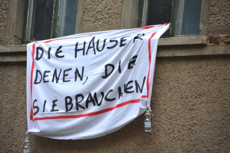 Die Aktivisten fordern bezahlbaren Wohnraum für alle.