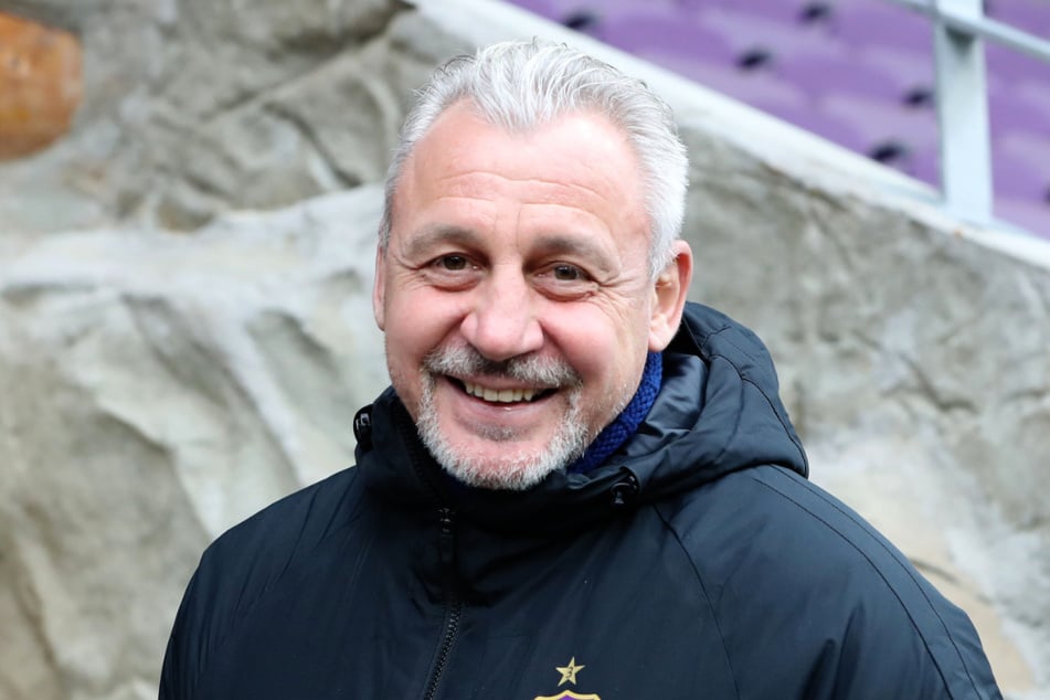 FCE-Sportdirektor Pavel Dotchev (56) empfahl den 25-Jährigen.