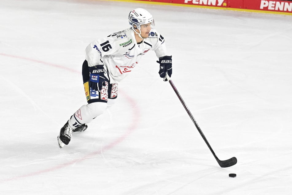 Vincent Hessler (25) hat den Blick für das Spiel vor sich und kann es aufbauen. Defensiv trifft er nicht immer die richtigen Entscheidungen.