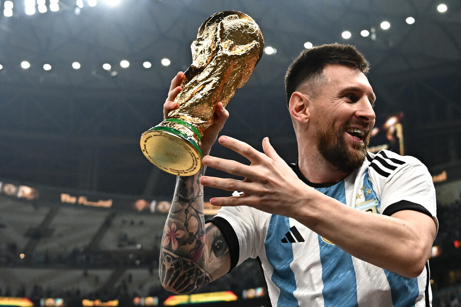 Lionel Messi (36) und der WM-Pokal - war sein Sieg in Katar arrangiert?