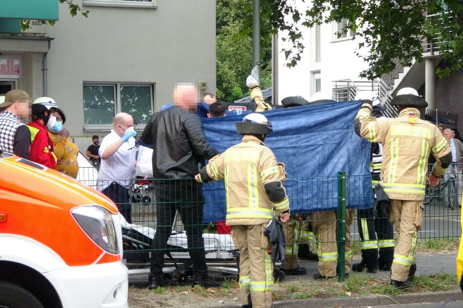 Rettungskräfte mussten das Kind im Tunnel bergen.