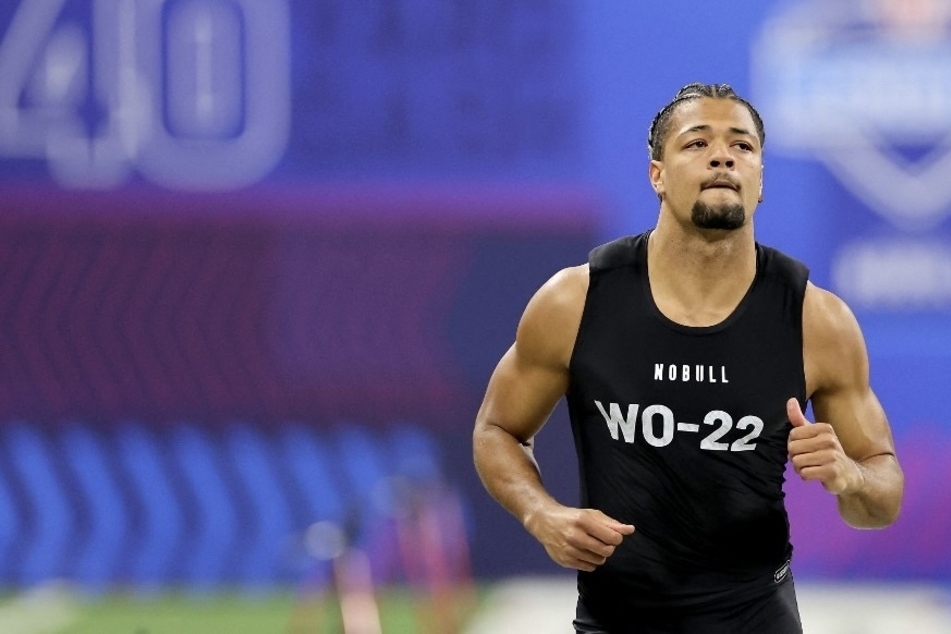 Top college football players capitalize on NFL Combine opt-outs