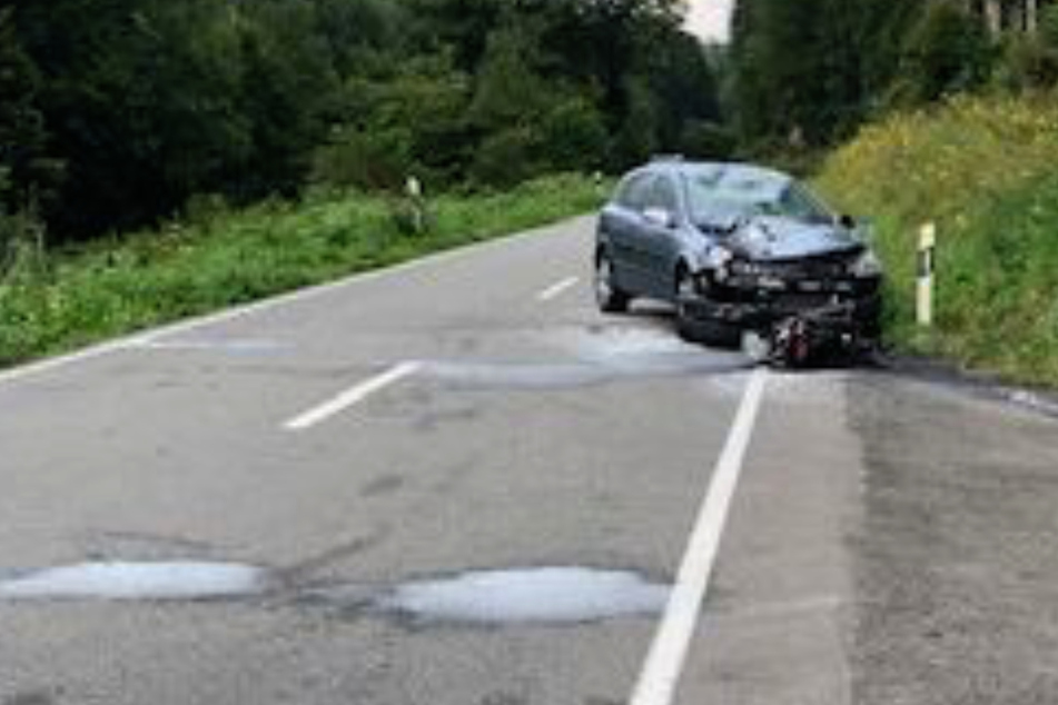 Der Unfall passierte am Donnerstagnachmittag auf der Landstraße 493 zwischen Vorderweidenthal und Silz an der Einmündung zur K11.