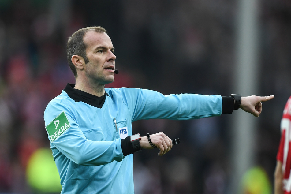 Bundesliga referee Marco Fritz would not punish violations of hygiene rules on the field with a yellow card.