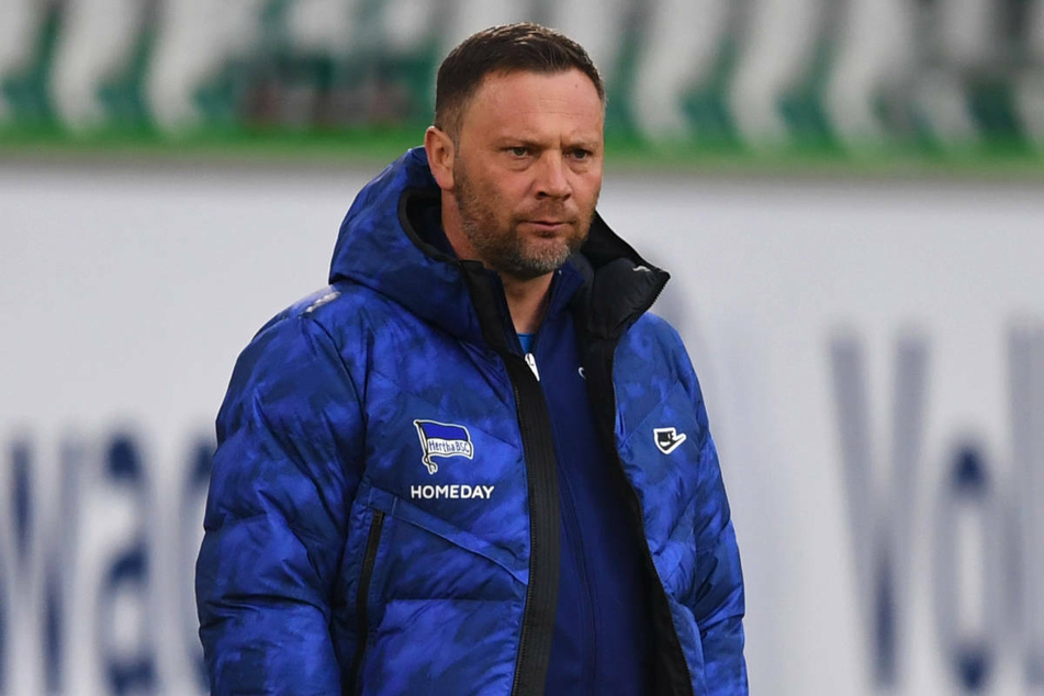 Hertha Coach Pal Dardai (45) muss mit seiner Mannschaft unbedingt gegen die direkten Konkurrenten im Abstiegskampf punkten, um den Gang in die Zweite Liga zu vermeiden.