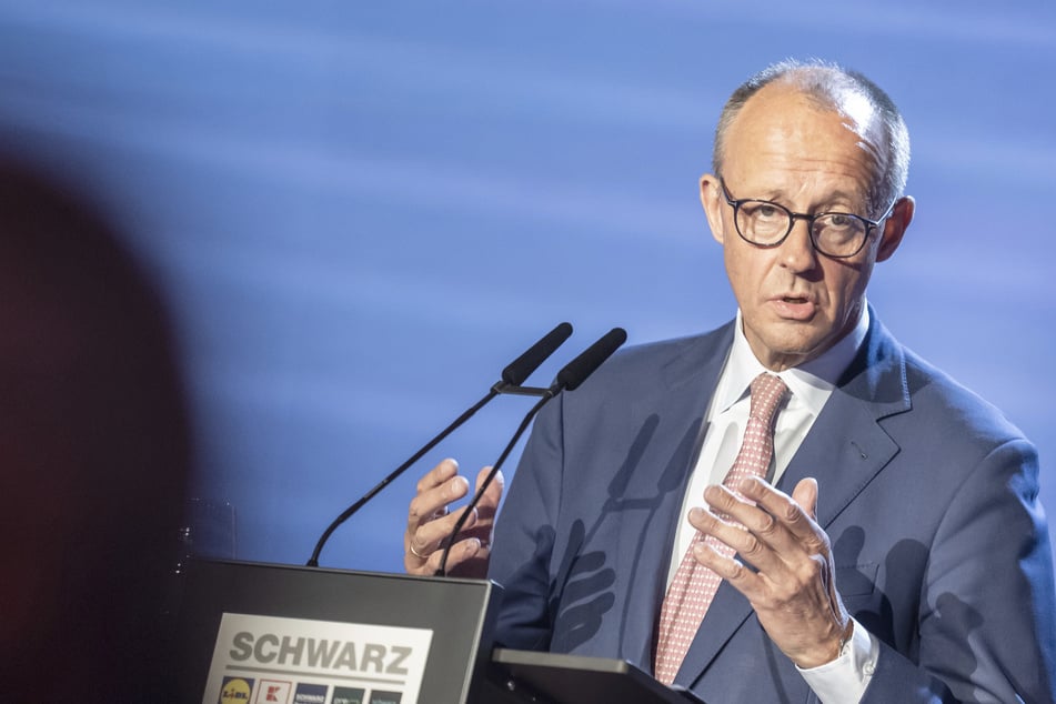 Merz will geplantes Aus für Verbrenner kippen: "Ich werbe dafür"