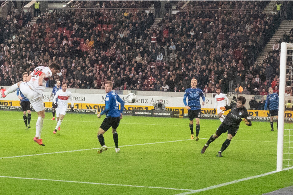 Erzielte Mario Gomez in dieser Situation gegen Bielefeld womöglich den letzten Treffer seiner Karriere?