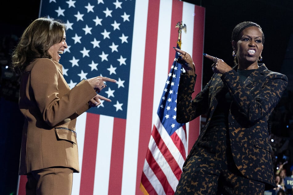 At another high wattage Harris rally, former first lady Michelle Obama (r.) aired her "genuine fear" on Saturday that Trump could soon be back in power.