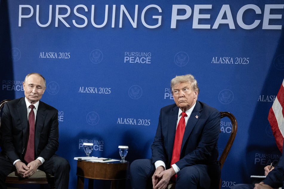 President Donald Trump (r.) and President Vladimir Putin meet during a US-Russia summit on Ukraine at Joint Base Elmendorf-Richardson in Anchorage, Alaska, on August 15, 2025.