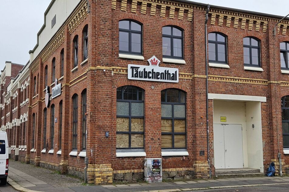 Die Ermittlungen wegen Sachbeschädigung wurden aufgenommen.