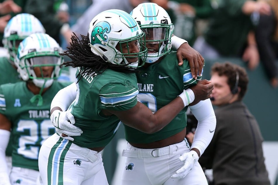 The Tulane Green Wave shocked its own coaching staff and announcers after a major OT win against the University of Houston Cougars on Friday night.