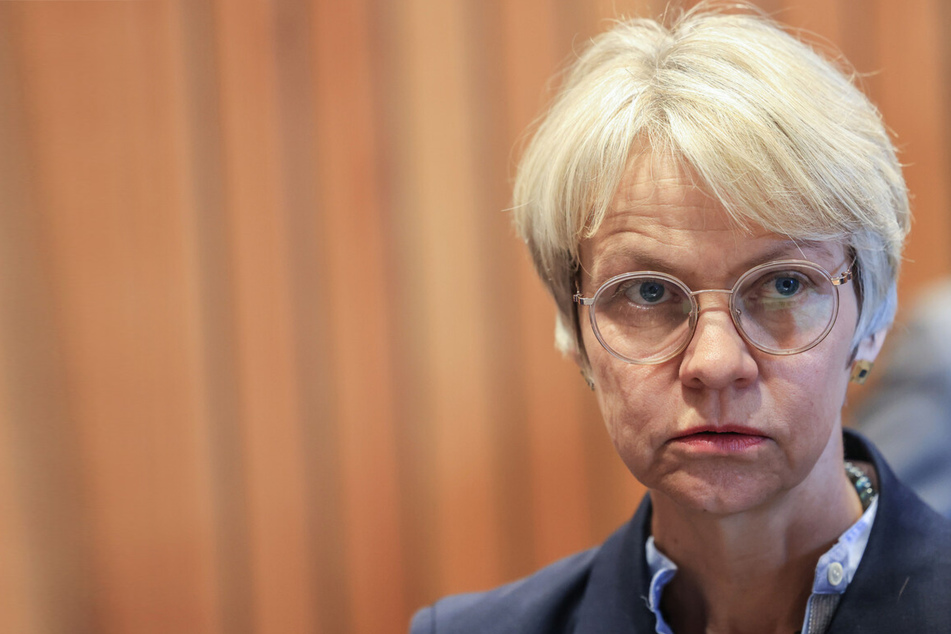 Schulministerin äußert sich zu Abi-Panne in NRW: IT-System nicht optimal dimensioniert