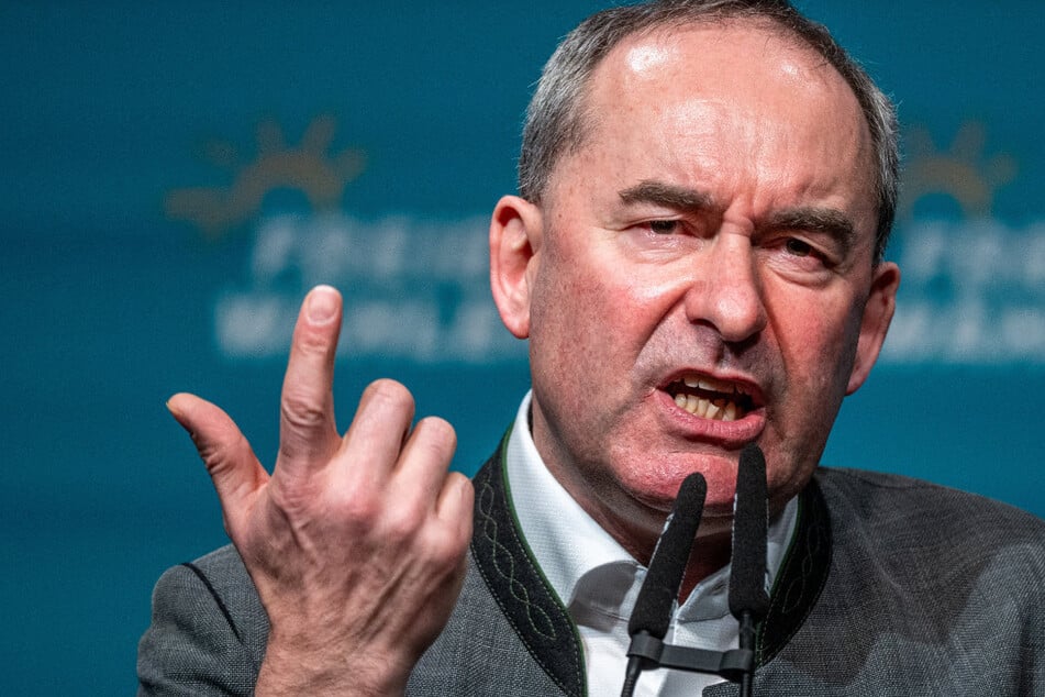 Auch Freie-Wähler-Boss und Bayerns Vize-Landesvater Hubert Aiwanger (55) stellt mit seiner Bürgergeld-Debatte alle Empfänger unter Generalverdacht.