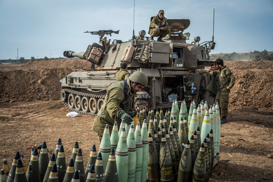 Israelische Soldaten sind in Sderot in der Nähe der Grenze zwischen Israel und dem Gazastreifen zur Verteidigung ihres Landes im Einsatz.