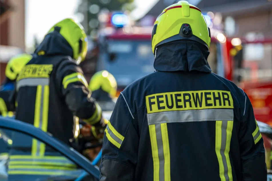 Brand bei Erfurter Autohaus: Mehr als ein Dutzend Fahrzeuge in Flammen