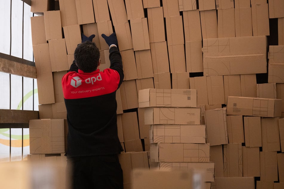 DPD lässt die Pakete vor allem über Subunternehmer zuliefern. (Symbolfoto)