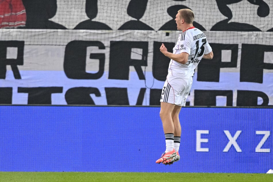 Willensstark und treffsicher per Kopf: Kristensen besorgte zwar noch ein Remis für Eintracht Frankfurt, glücklich dürfte damit aber niemand sein.