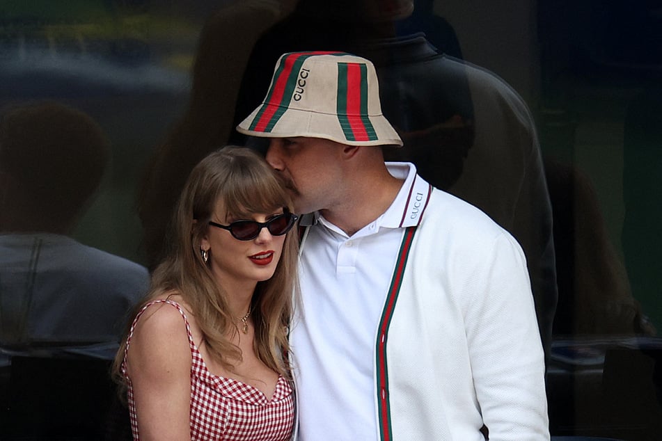 Taylor Swift (35) wurde 2023 auf Travis Kelce (35) aufmerksam, nachdem seine Podcast-Folge viral gegangen war.