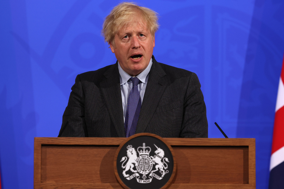 Der britische Premierminister Boris Johnson (56) bei einer Pressekonferenz am Montag.