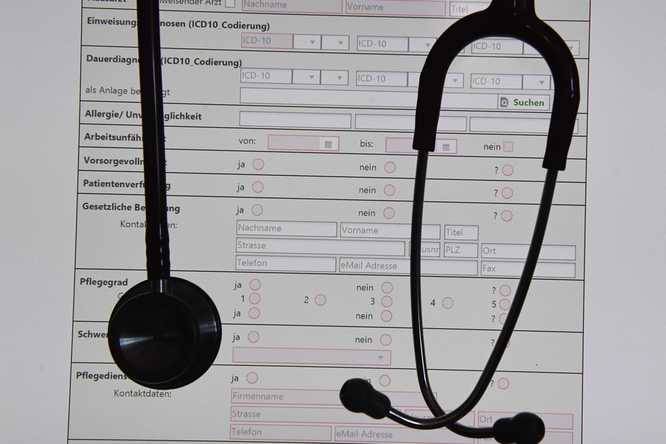 Eine aktuelle Auswertung des Zentralinstituts für die Kassenärztliche Versorgung (ZI) zeigt, dass die Nachfrage nach vertragsärztlichen Leistungen vor allem in der ersten Corona-Welle von März bis April 2020 zurückgegangen war.