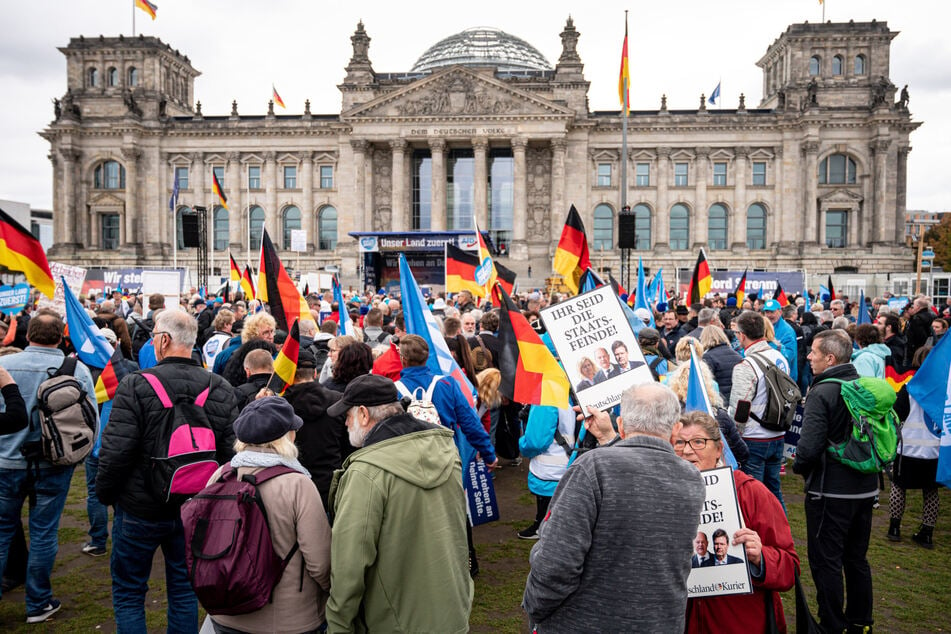 Berlin: AfD demonstriert vor dem Reichstagsgebäude in Berlin