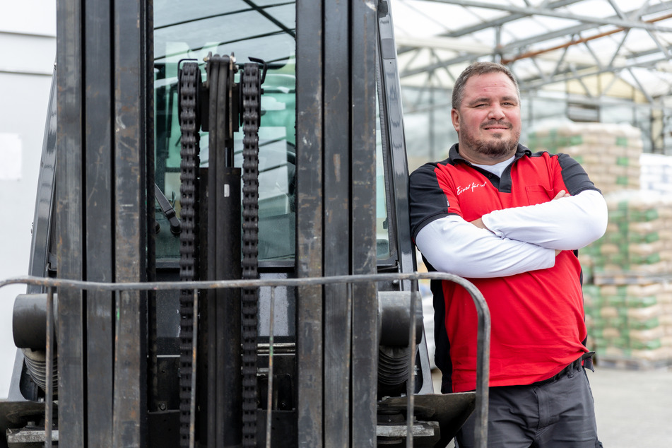 Als Lagermitarbeiter (m/w/d) hast Du den Gabelstapler fest im Griff.