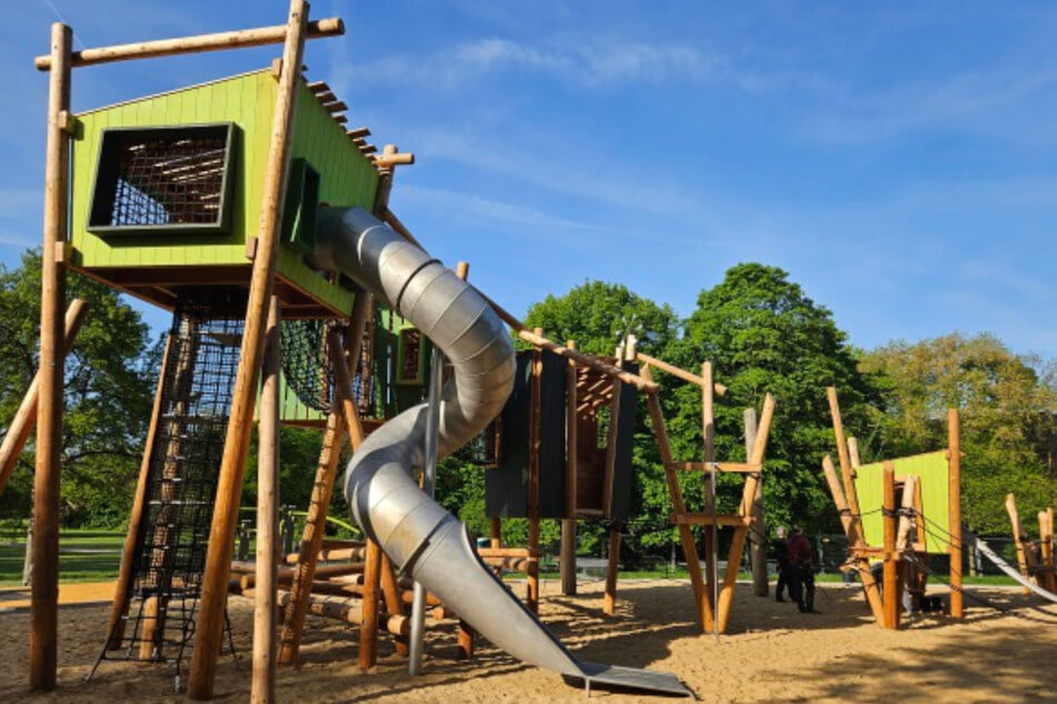 Getreu dem Motto "Skywalk" können Kinder und Jugendliche auf der neuen Kletteranlage eine Höhe von bis zu fünf Meter erreichen.