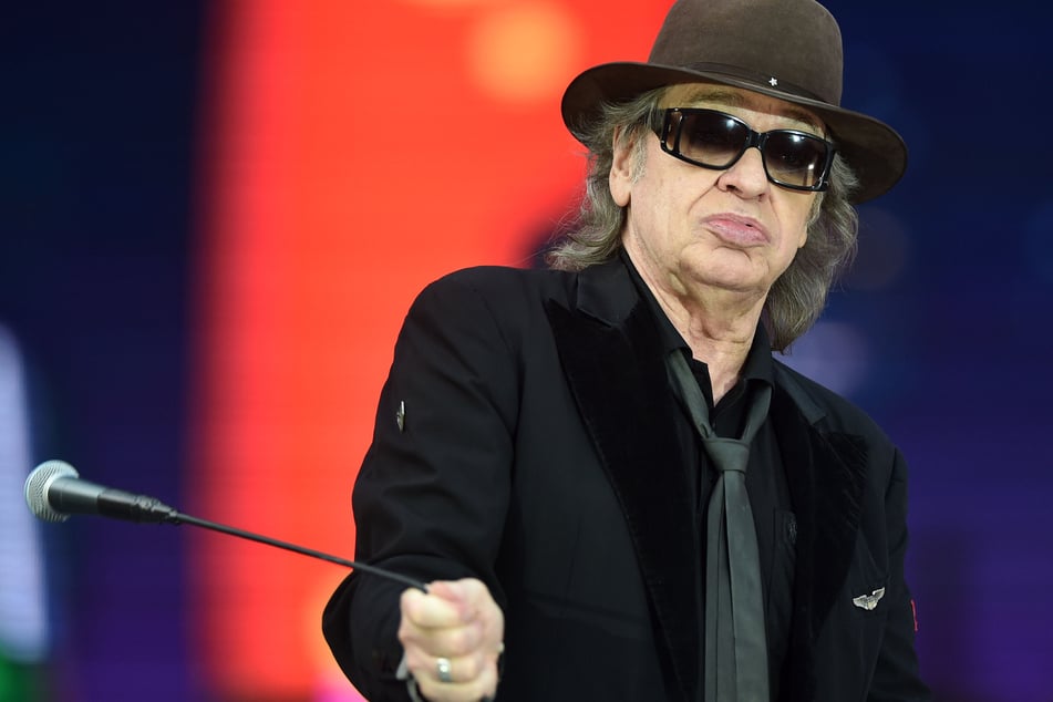 Lässig &amp; cool: Rocker Udo Lindenberg 2022 beim Konzert im Dresdner Harbig-Stadion.