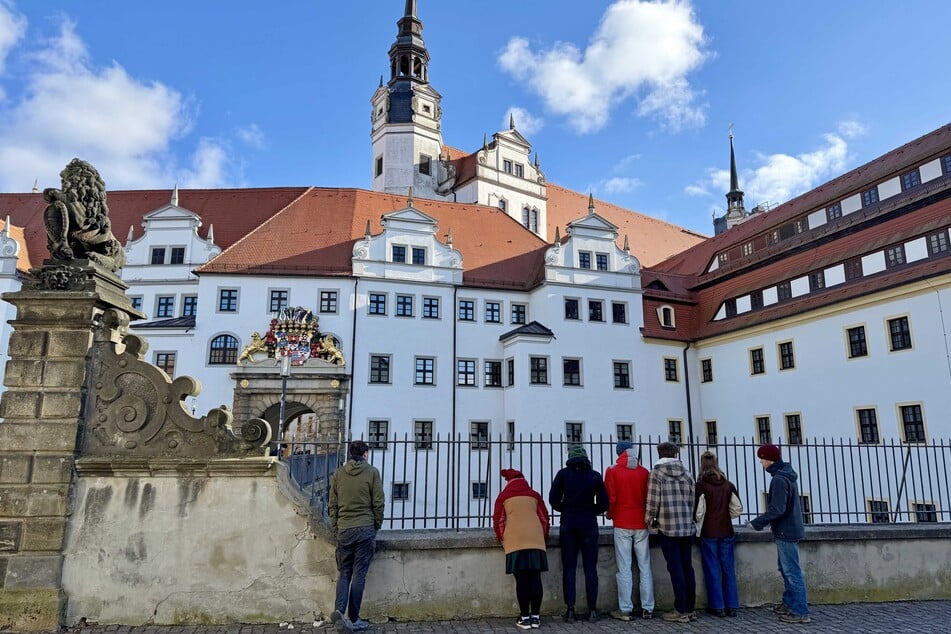 Besucher können ab April wieder an Bärenführungen teilnehmen ...