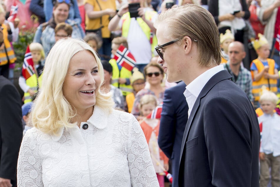 Marius genießt die Annehmlichkeiten, die ihm das royale Leben seiner Mutter, Kronprinzessin Mette-Marit (52), bietet.