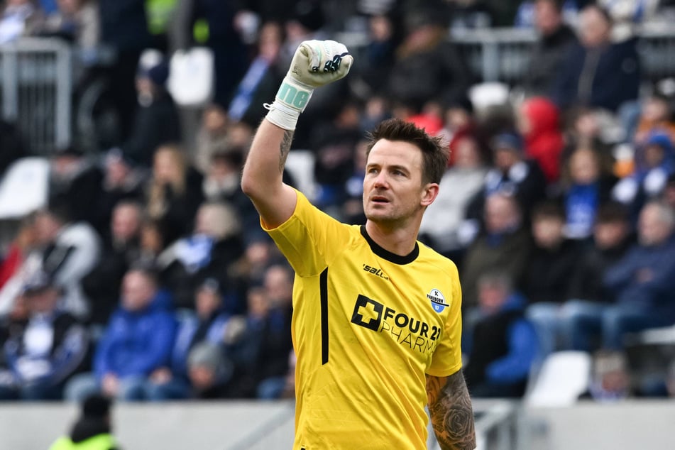 Manuel Riemann (36) feierte am Sonntag mit dem 1:0-Sieg gegen Darmstadt einen perfekten Einstand im Tor des SC Paderborn.