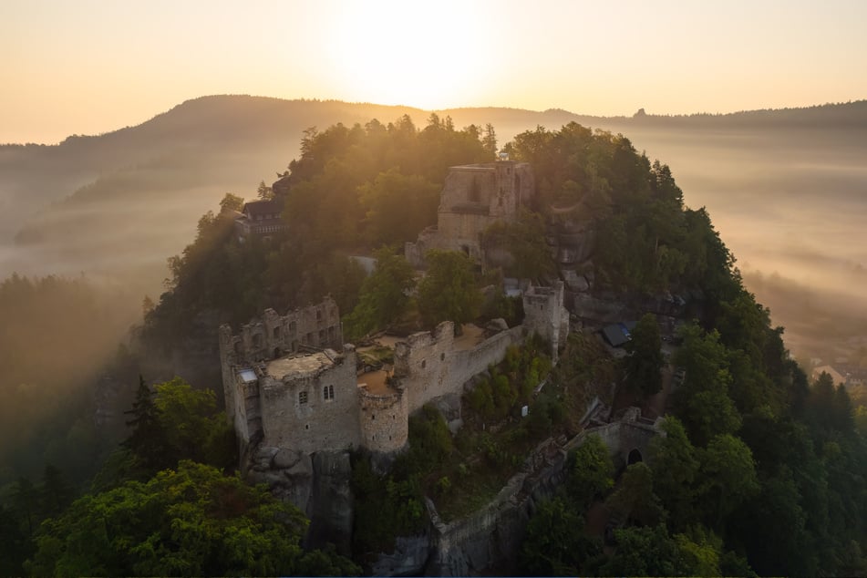 Malerisch: Die Burg Oybin ist ein Highlight der Strecke.