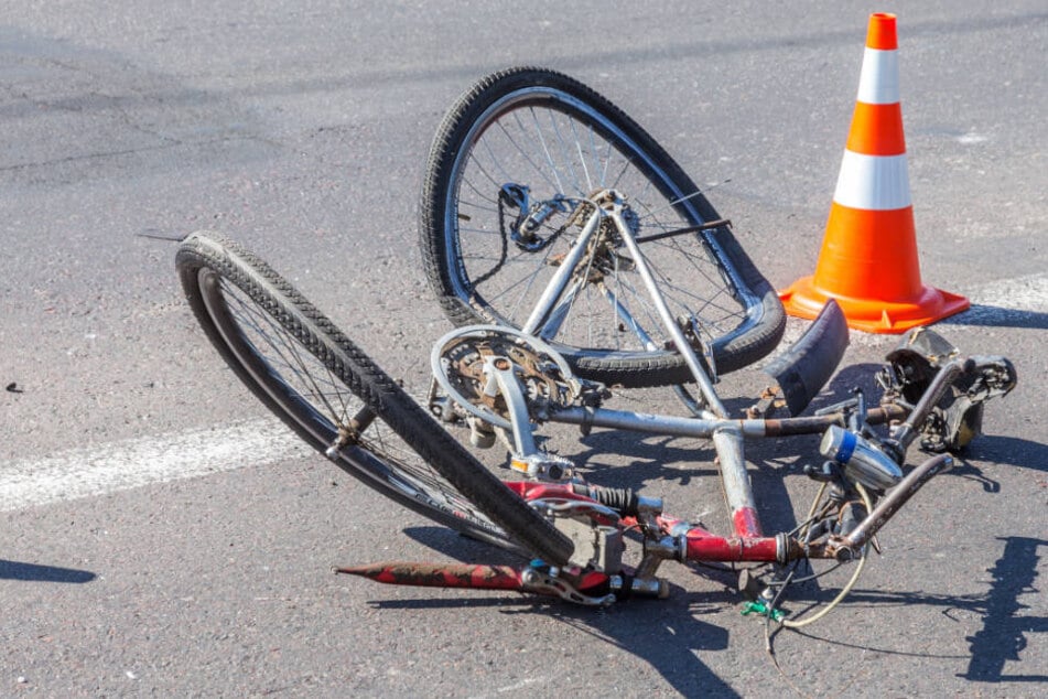 Zoff zwischen Autofahrer und Radfahrer in Chemnitz endet mit schwerem Sturz