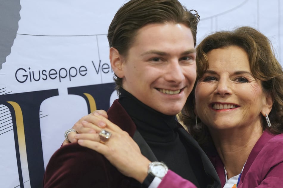 Claudia Obert: Claudia Obert und Max Suhr starten mit Schock in Richtung Dschungel