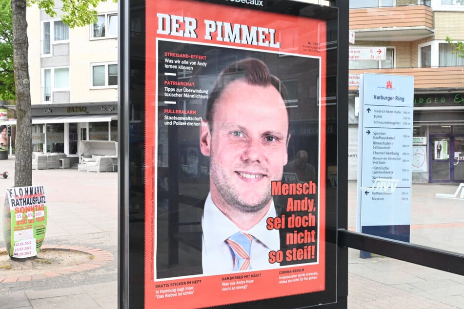 "Der Pimmel" in einem Werbekasten an einer Harburger Bushaltestelle.