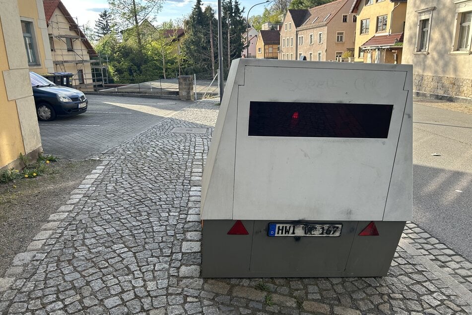 Der Superblitzer steht nun auf der Pillnitzer Landstraße stadteinwärts.