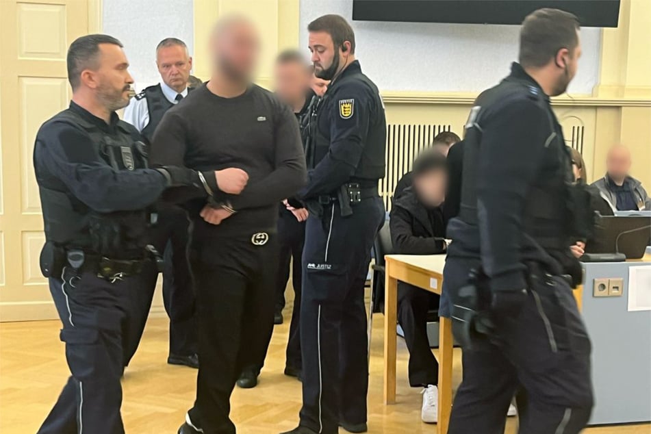 Mehrere der mutmaßlichen Täter waren zum Tatzeitpunkt noch minderjährig.