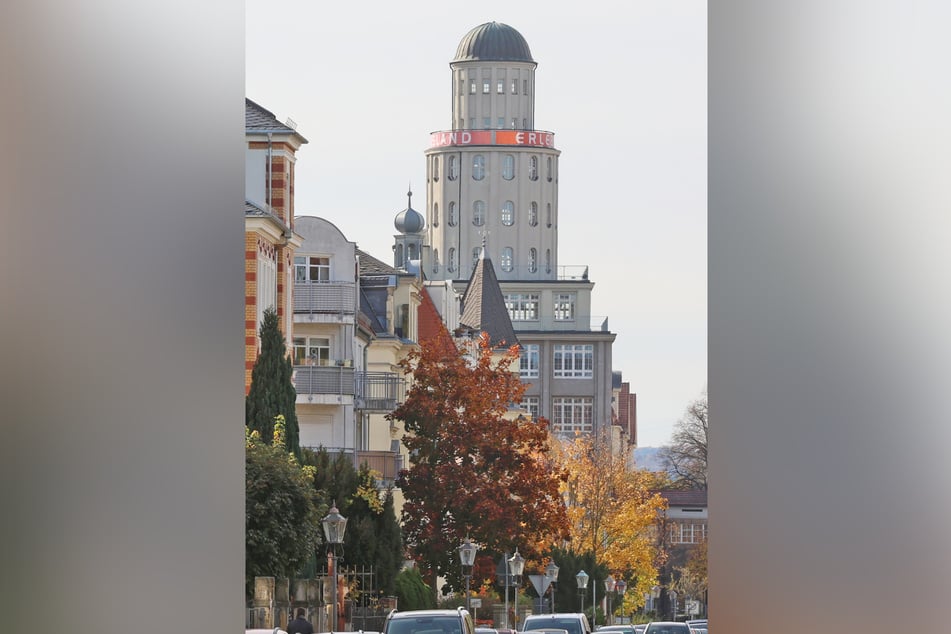 Der Ernemannturm überragt die Technischen Sammlungen.